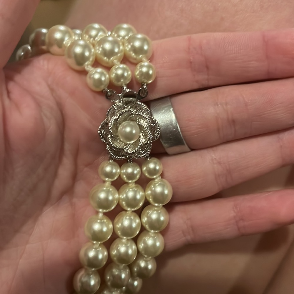 Camrose & Kross pearl necklace